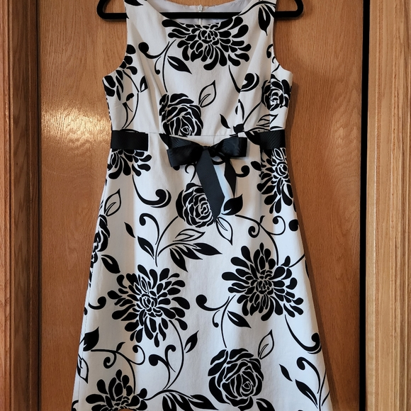 Jessica Howard dress Size 8. Black & White print w/ black ribbon tie. - Picture 6 of 6